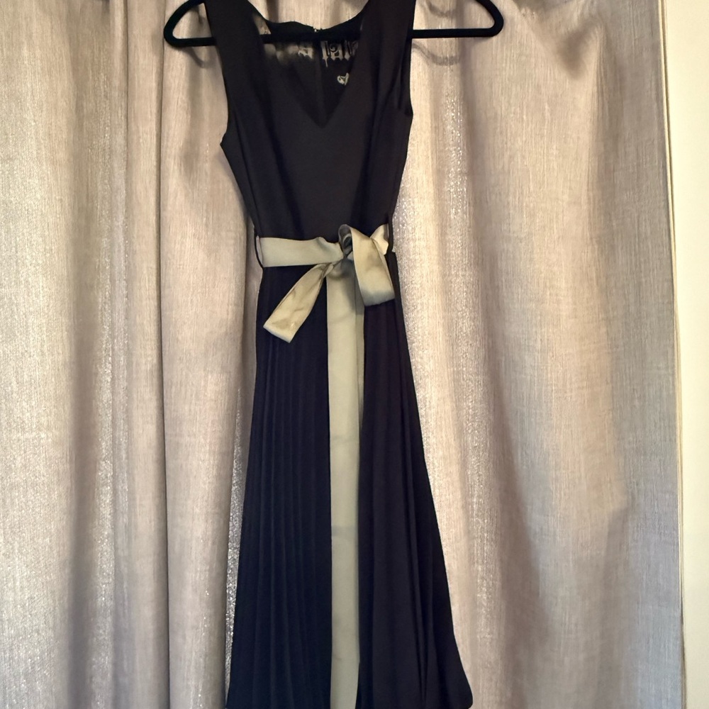 Elegant Black  Sleeveless Dress XS